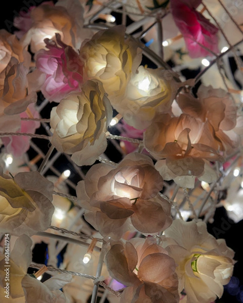 Fototapeta 조명을 넣은 인공 꽃의 모습