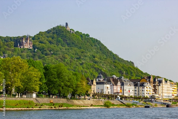 Fototapeta Scenic view of Drachenfels and Burg Drachenfels (Dragonstone Castle) along the Romantic Rhine in Königswinter, Germany