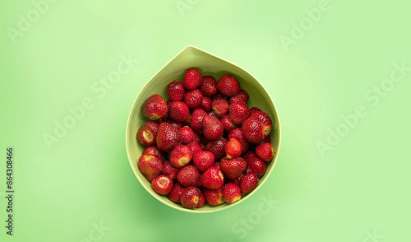 Obraz miska z truskawkami