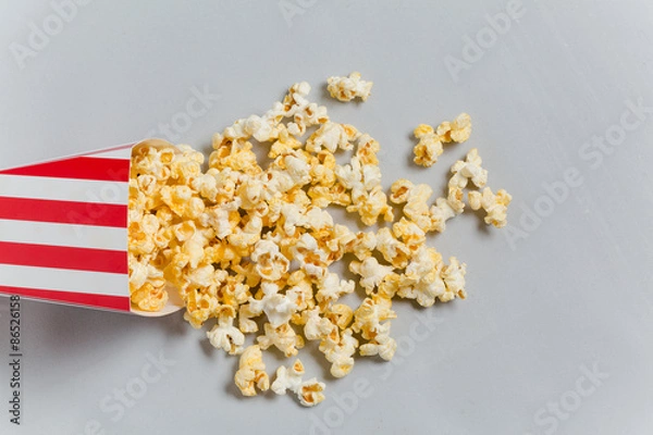 Obraz Full popcorn in classic popcorn box