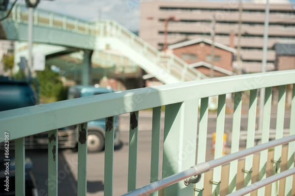Fototapeta 歩道橋の柵と手すり