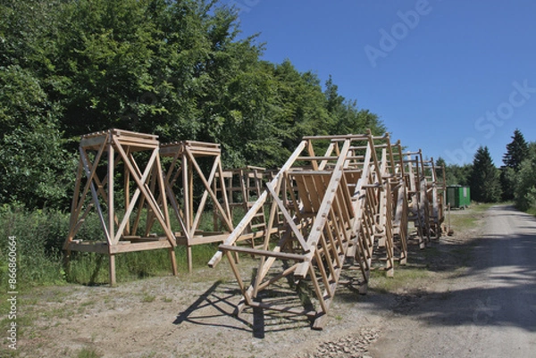 Fototapeta Hochstand (Wald) im Bau