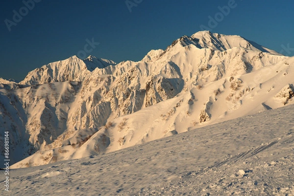 Fototapeta 白銀の世界・夜明けの鹿島槍ヶ岳と五竜岳