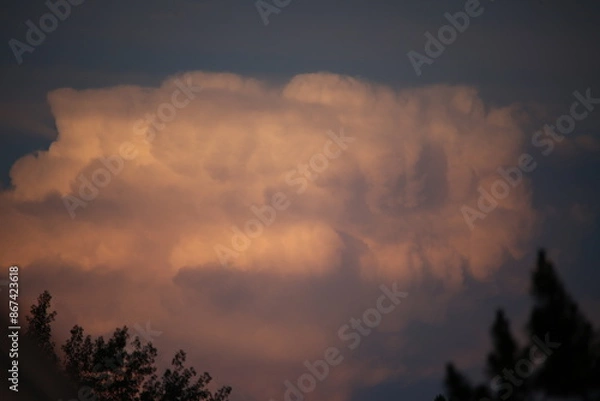 Obraz beautiful culumonimbus cloud in the sunset