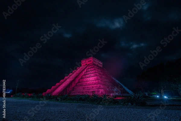 Obraz Chichen Itza archaeological site, Kukulkan Pyramid with lights at night in Yucatan, Mexico