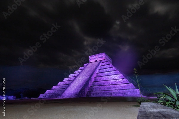 Obraz Chichen Itza archaeological site, Kukulkan Pyramid with lights at night in Yucatan, Mexico