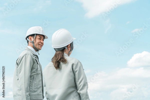Fototapeta 作業員・まちづくり・電気工事・建築士・設計士・エンジニア・保守・建設業・建築業の作業着姿の男女
