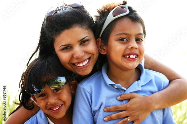 Fototapeta Młoda matka trzyma swoich dwóch synów