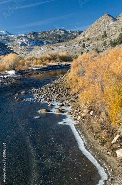 Fototapeta Signs of Walker River Freezing in Late Autumn