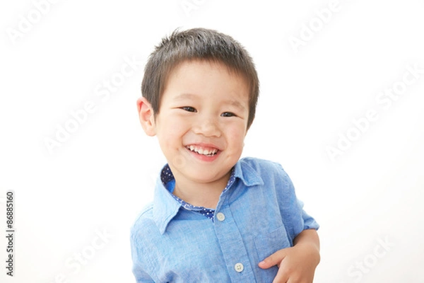 Fototapeta 照れ笑いの男の子