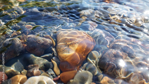 Obraz Crystal Clear Water of Small Brook in Altai Steppe w miejscu Chagan-Ouzun