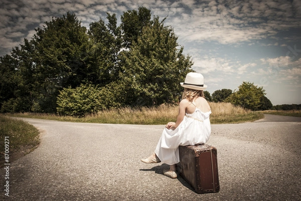 Obraz Mädchen verlassen auf Landstraße