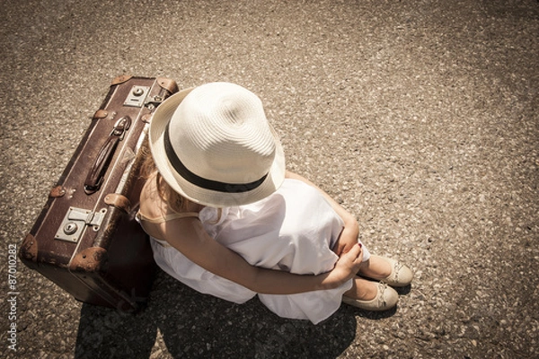 Obraz Mädchen verlassen auf Landstraße