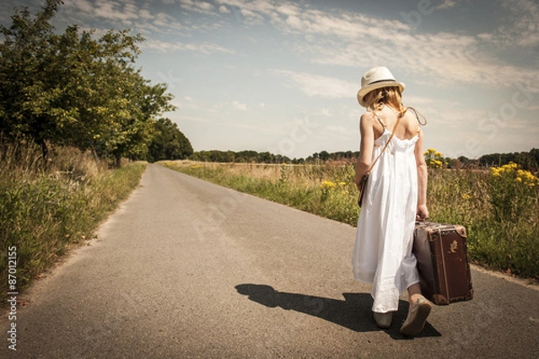 Obraz Mädchen verlassen auf Landstraße
