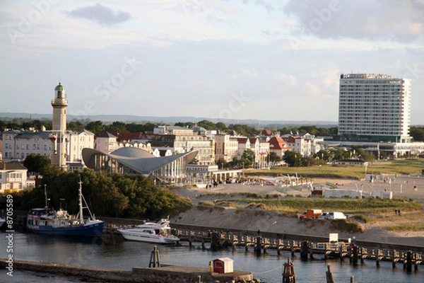 Fototapeta Warnemünde mit Strand und Promenade, Mecklenburg-Vorpommern