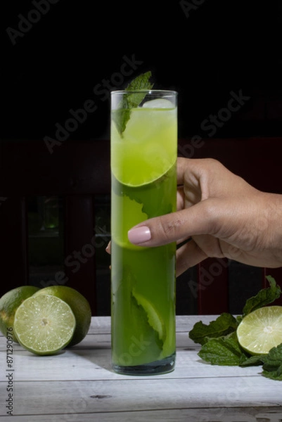 Obraz green cocktail with herbs and lemons