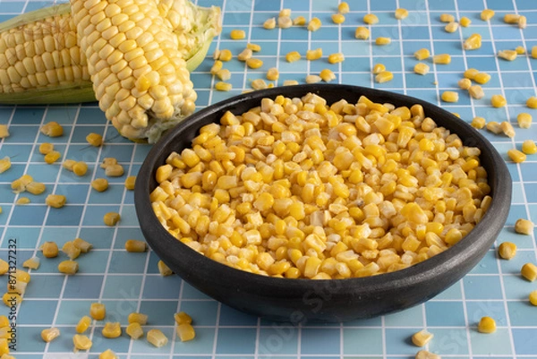 Obraz Shelled corn in a black container