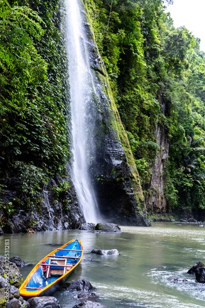Fototapeta Pagsanjan Falls, also known as Cavinti Falls, is one of the most famous waterfalls in the Philippines. 
