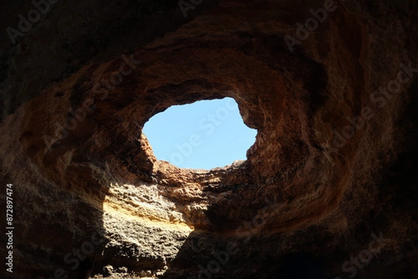 Fototapeta Praia de Benagil is located on one of the most beautiful stretches of the Algarve coast, where the jagged cliffs form caves and sinkholes. Algarve, Portugal.