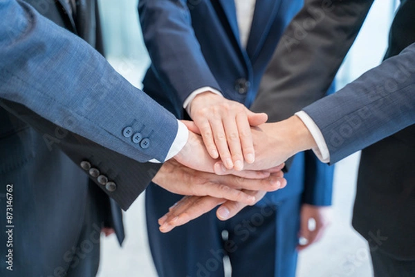 Obraz 協力するビジネスマン達の手