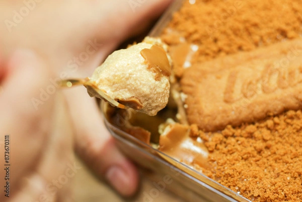 Fototapeta Enjoy biscoff cake on jar.  Take a cake with spoon.