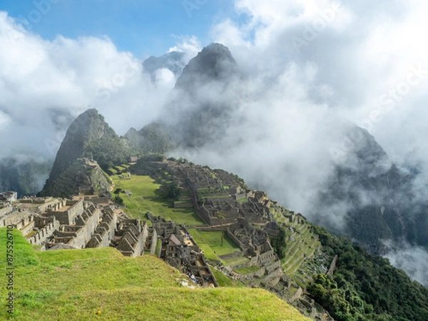 Fototapeta Early morning before the crowds arrive and before the clouds completely clear at Machu Picchu.
