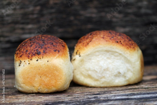 Obraz fresh tiger roll on table