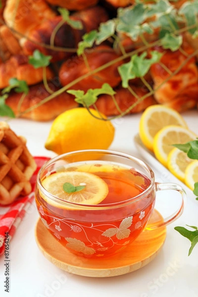 Fototapeta 一杯の紅茶とパン