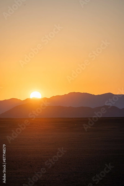 Fototapeta sunrise over the mountains and sand dunes of sossusvlei, namibia