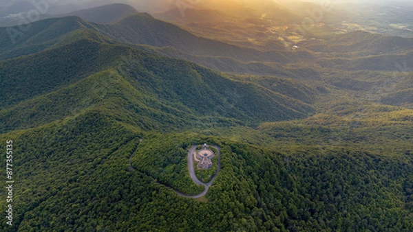 Fototapeta Serene Aerial View of the Lush Green Appalachian Forest near Brasstown Bald, Georgia