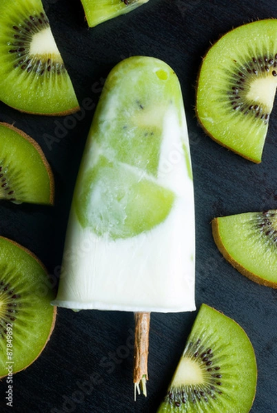 Obraz ice lolly with kiwi