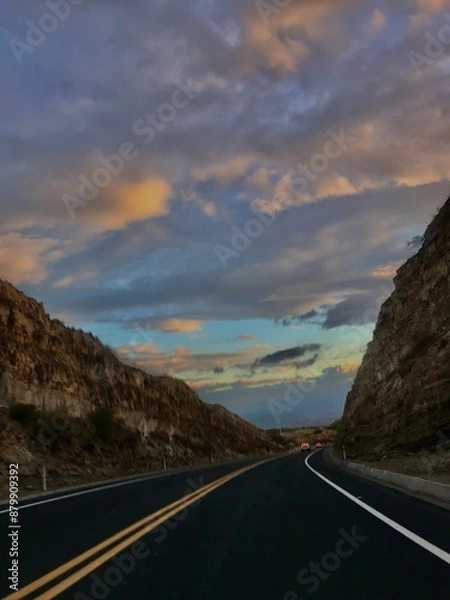 Fototapeta road to the mountains