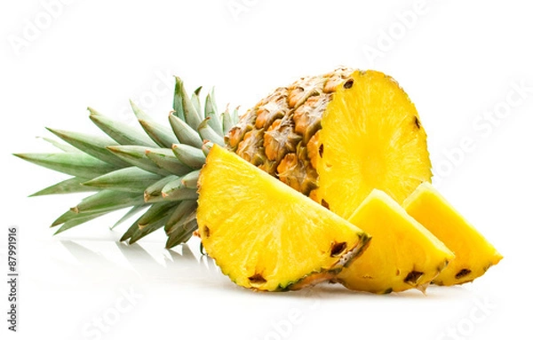 Obraz Ananas z plasterkami izolowanymi na białym