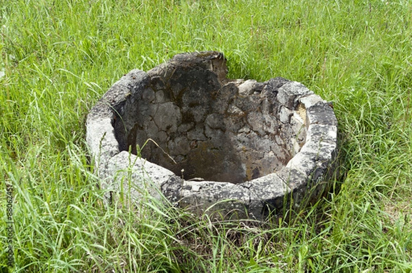 Obraz Abandoned concrete old well