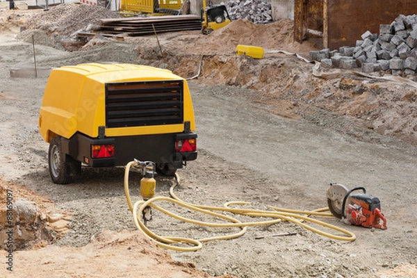 Obraz Ein fahrbarer Kompressor, ein Presslufthammer und eine Motorsäge