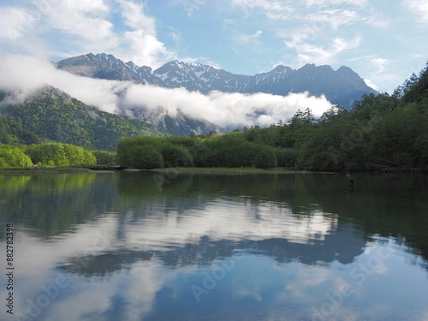 Obraz 上高地 初夏の大正池と穂高連峰
