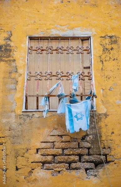 Obraz The wall of an old house in Jerusalem, and the Israeli flag

