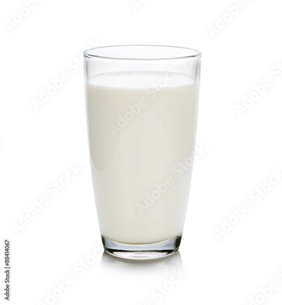 Obraz Szklanka mleka na białym tle