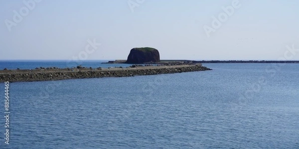 Obraz 北海道網走港に帽子岩　ワイド