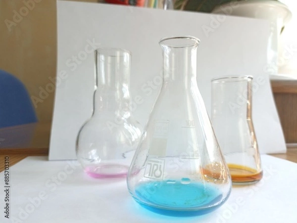 Obraz Chemical glassware in a chemistry lesson. Demonstration experience.