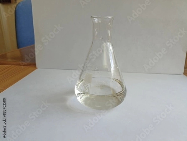 Obraz Chemical glassware in a chemistry lesson. Demonstration experience.