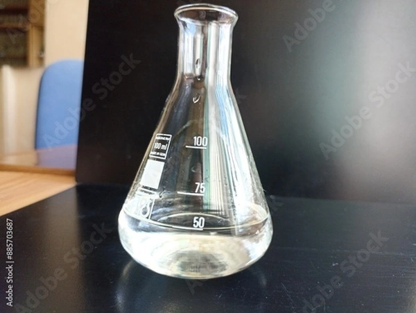 Obraz Chemical glassware in a chemistry lesson. Demonstration experience.