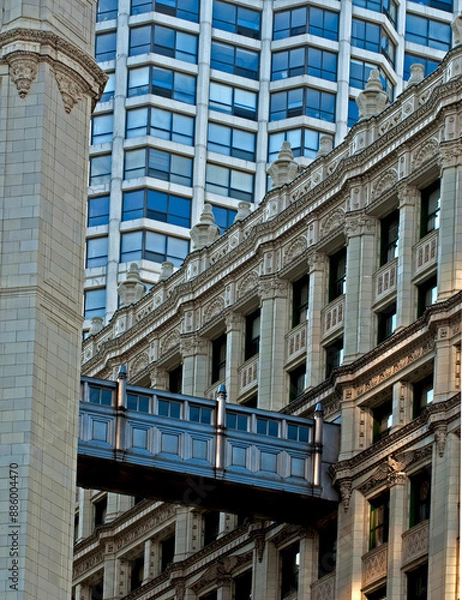 Fototapeta An isolated skyscraper detailed view showing a skybridge between buildings in Chicago, Illinois, USA_09102011_0749.