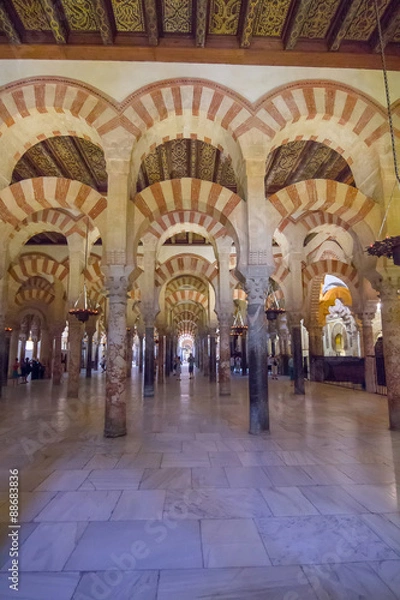 Fototapeta CORDOBA, SPAIN September 5, 2014: .arches and columns of red