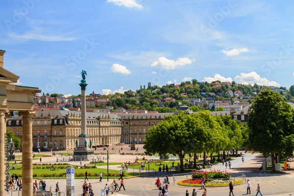 Fototapeta Stuttgart (Niemcy) Schlossplatz latem, widok z małego zamku