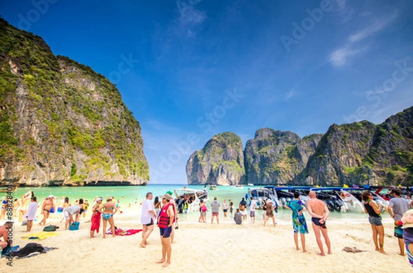 Fototapeta A traveler travel to Maya bay