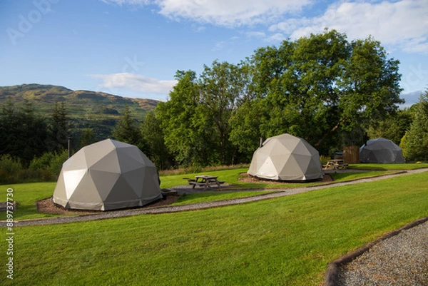 Obraz Glamping in the Scottish Highlands on a sunny summers morning