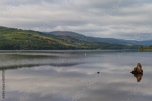 Obraz Beautiful Loch Tay in Perthshire, in the Scottish Highlands on a summers morning