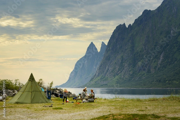 Fototapeta Kemping w Norwegii na wyspie Senja