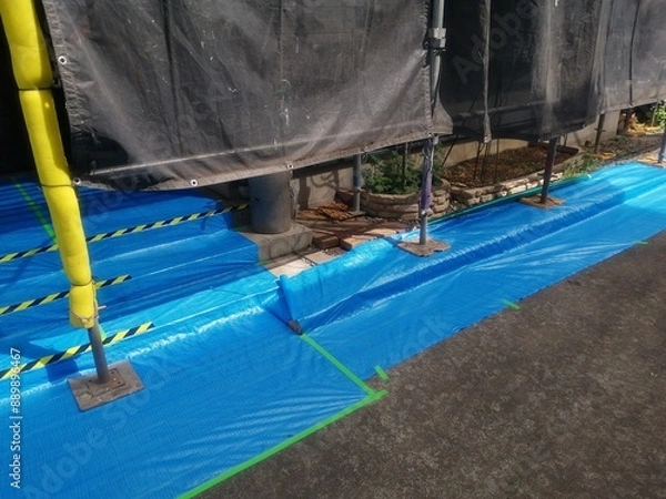 Fototapeta 住宅の外壁塗装　ブルーシートで養生とベース